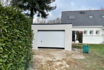 Garage en béton enduit toit terrasse